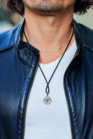 КУЛОН ПЧЕЛА В СОТАХ 5